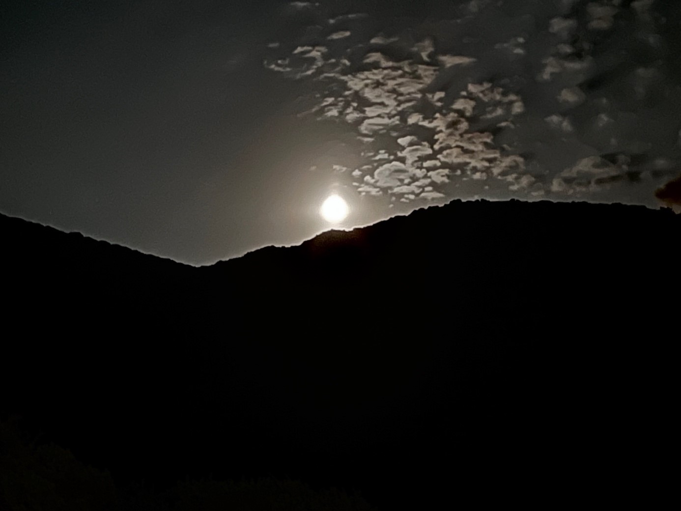 Une image contenant ciel, lune, plein air, nature
Le contenu généré par l’IA peut être incorrect.