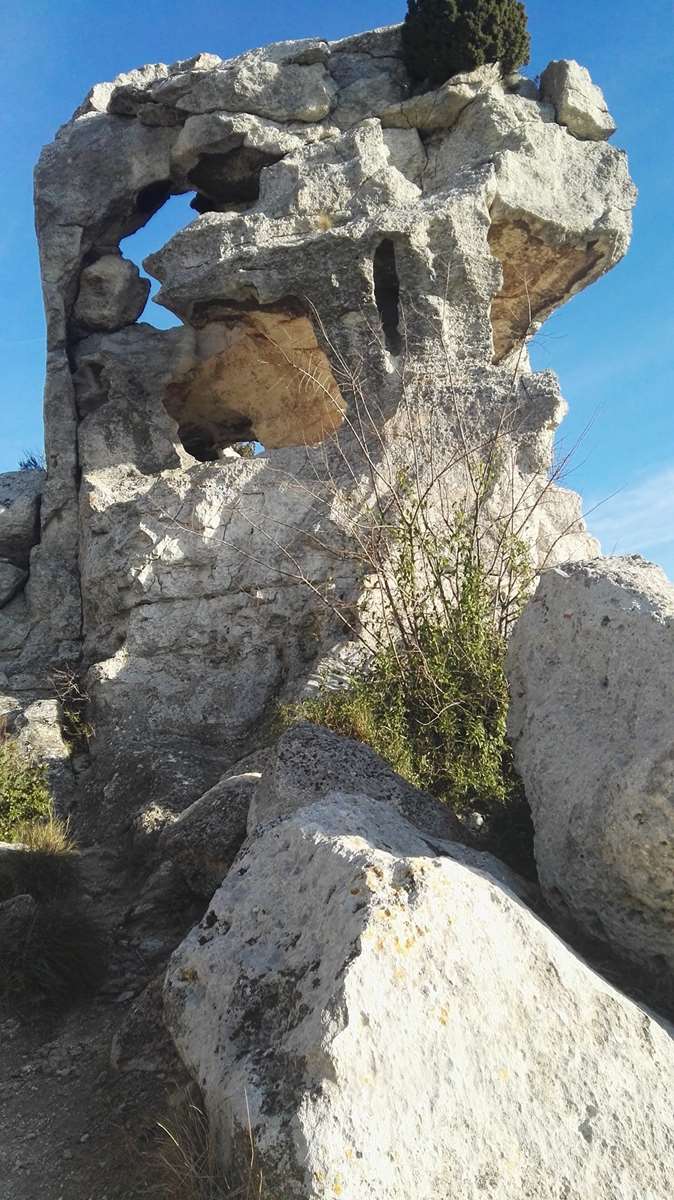 Une image contenant roche, extérieur, rocheux, montagne

Description générée automatiquement